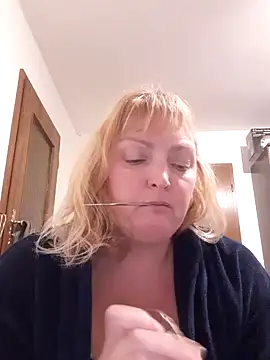 LiluLiluLilu online show from October 20, 2025, 7:03 pm