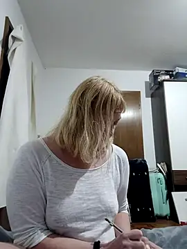 LiluLiluLilu online show from April 14, 2026, 7:31 pm