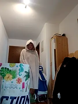 LiluLiluLilu online show from April 15, 2026, 8:21 am