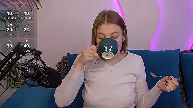 MelanieHenders online show from September 15, 2025, 5:51 am