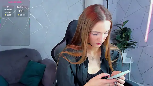 Snapshot of Alisha_Green chatting on October 15, 2025, 9:31 am Alisha Green online show from October 15, 2025, 9:31 am