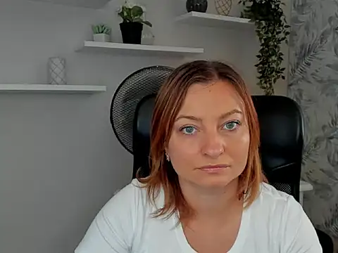 angelaSamt online show from September 12, 2025, 12:38 pm