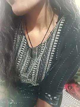 posewith online show from February 8, 2026, 8:07 am