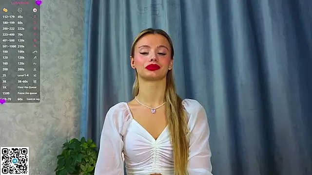 NaughtySeraphine online show from March 3, 2026, 5:02 am