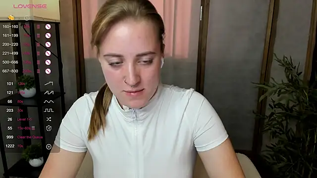 Snapshot of Alice_Cire chatting on October 20, 2025, 9:43 am Alice Cire online show from October 20, 2025, 9:43 am