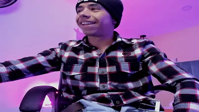 Muscle Scott online show from November 26, 2025, 12:50 pm