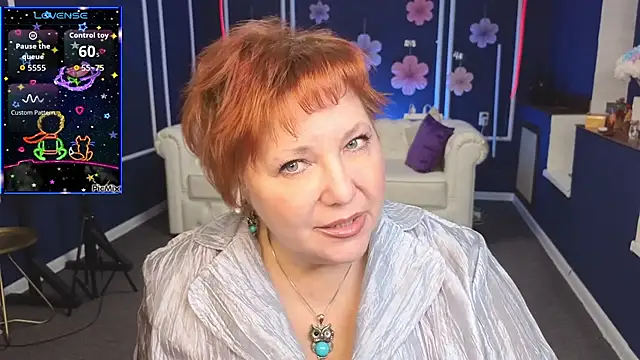 Kira Kenett online show from October 12, 2025, 5:17 am