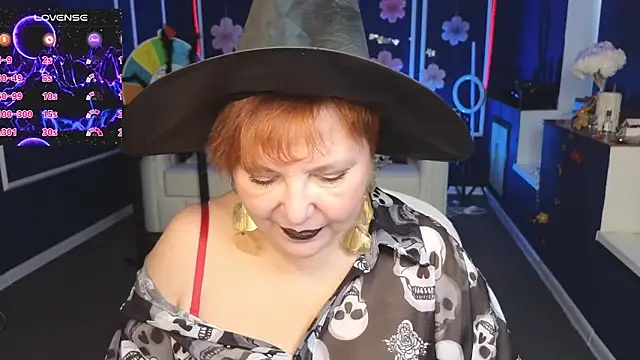 Kira Kenett online show from October 26, 2025, 8:42 am