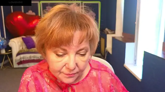 Kira Kenett online show from June 4, 2026, 5:35 am
