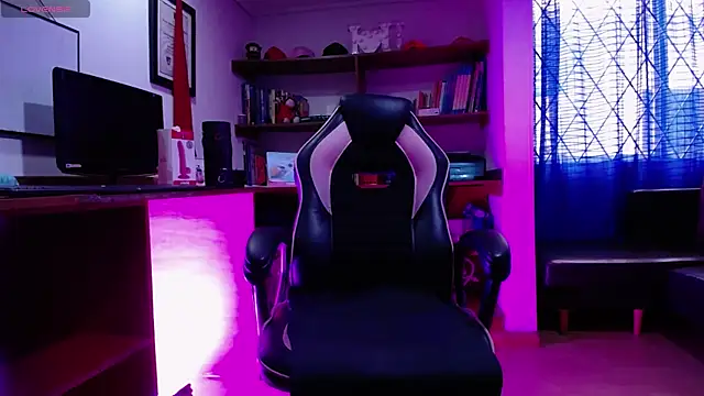 GretaVoss  online show from October 28, 2025, 7:05 pm