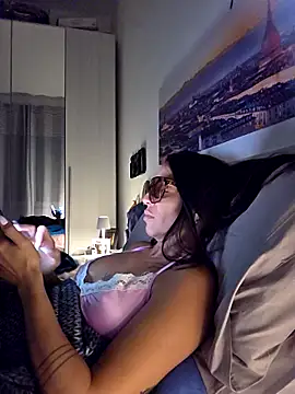 Snapshot of sexy7883 chatting on October 8, 2025, 7:33 pm sexy7883 online show from October 8, 2025, 7:33 pm