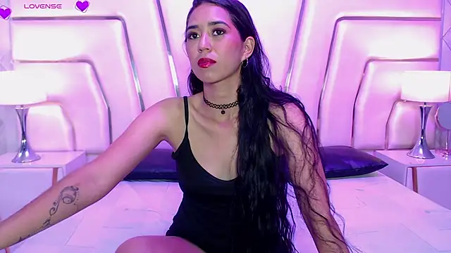 Snapshot of VioletPons chatting on October 28, 2025, 7:38 pm VioletPons online show from October 28, 2025, 7:38 pm