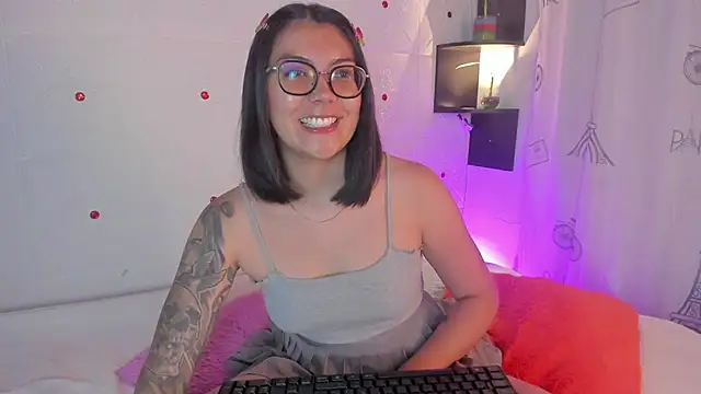 LolaXXXperience online show from September 9, 2025, 11:10 am