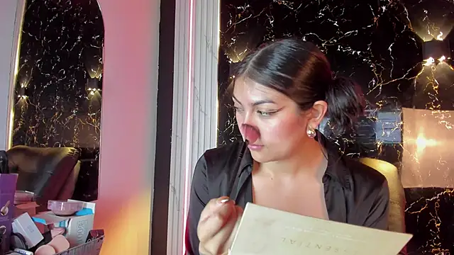 LolaXXXperience online show from October 30, 2025, 11:11 am