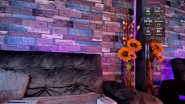 LolaXXXperience online show from December 3, 2025, 11:52 am