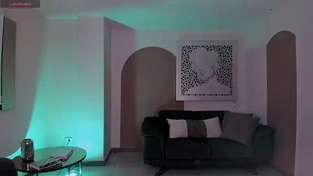 SussyBellX online show from November 7, 2025, 8:20 pm