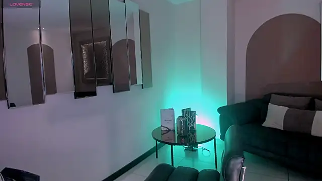 SussyBellX online show from December 4, 2025, 7:55 pm