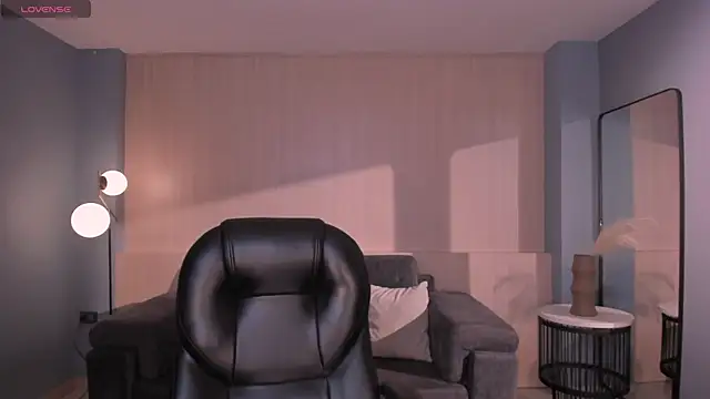 MayaMoretti  online show from April 4, 2026, 4:33 am