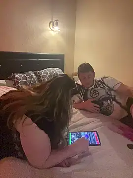 Snapshot of lesptilou chatting on February 19, 2026, 9:33 pm lesptilou online show from February 19, 2026, 9:33 pm