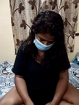 Snapshot of HAANNIAA chatting on November 5, 2025, 7:47 pm HAANNIAA online show from November 5, 2025, 7:47 pm