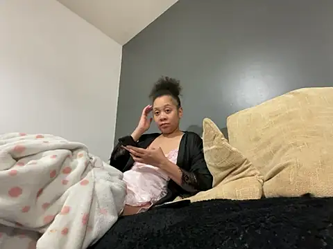 MILF Stephanie online show from December 17, 2025, 5:02 am