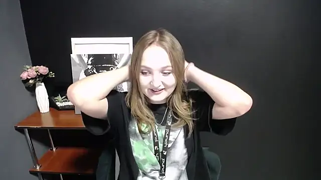 Snapshot of Mystic_nikole chatting on September 11, 2025, 12:38 pm Mystic nikole online show from September 11, 2025, 12:38 pm