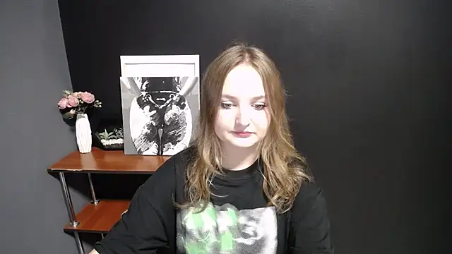 Snapshot of Mystic_nikole chatting on September 15, 2025, 1:33 pm Mystic nikole online show from September 15, 2025, 1:33 pm