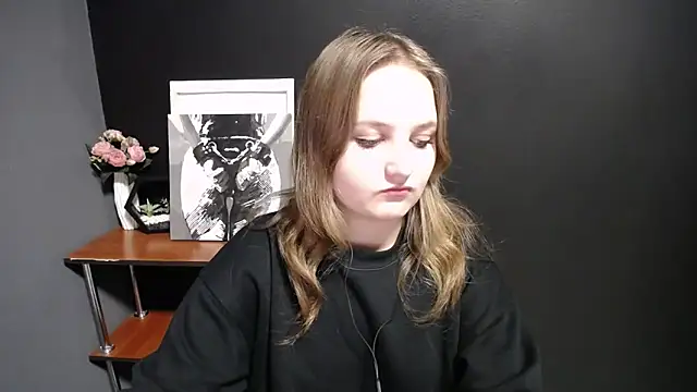 Snapshot of Mystic_nikole chatting on September 30, 2025, 12:10 pm Mystic nikole online show from September 30, 2025, 12:10 pm