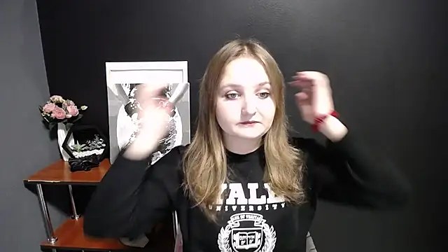 Snapshot of Mystic_nikole chatting on October 1, 2025, 12:11 pm Mystic nikole online show from October 1, 2025, 12:11 pm