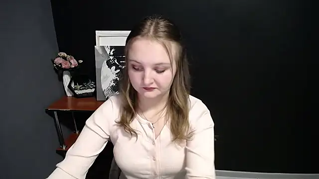 Snapshot of Mystic_nikole chatting on October 7, 2025, 12:35 pm Mystic nikole online show from October 7, 2025, 12:35 pm