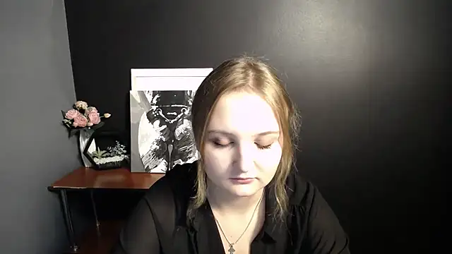 Snapshot of Mystic_nikole chatting on October 8, 2025, 12:14 pm Mystic nikole online show from October 8, 2025, 12:14 pm