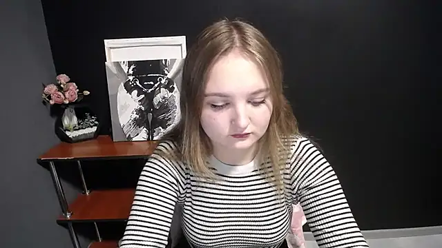 Snapshot of Mystic_nikole chatting on October 22, 2025, 12:16 pm Mystic nikole online show from October 22, 2025, 12:16 pm