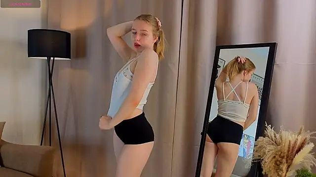 VinnieSerrano online show from November 15, 2025, 2:13 pm