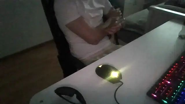 elox33 online show from April 17, 2026, 7:00 am