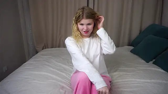 ShontaWasilko online show from September 25, 2025, 8:12 pm