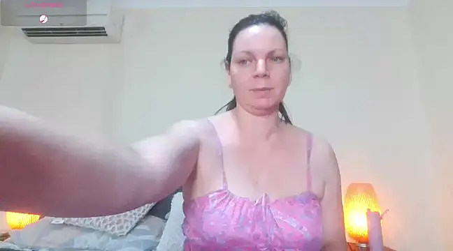 aussiepeaches online show from March 6, 2025, 11:25 am