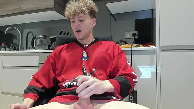 DominantAlex18 online show from November 7, 2025, 2:11 am