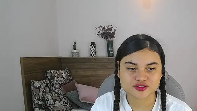 Miabloomm  online show from October 10, 2025, 2:54 am