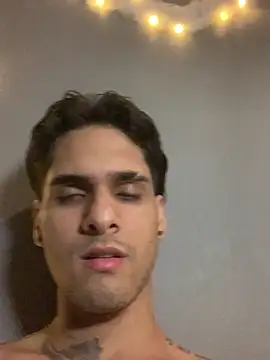 Snapshot of Marvinhenao91 chatting on October 9, 2025, 2:42 am Marvinhenao91 online show from October 9, 2025, 2:42 am
