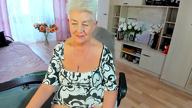 HotandMature online show from May 13, 2026, 11:07 am