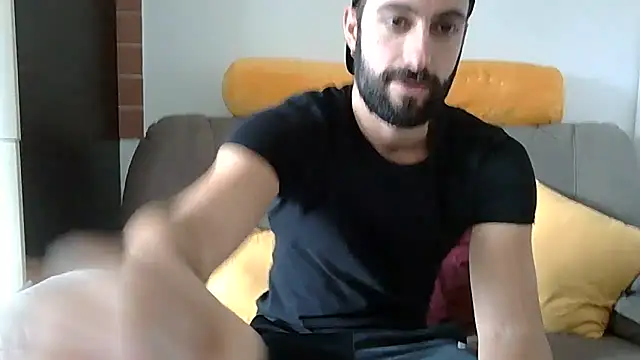 Amicisegreti online show from November 26, 2025, 12:17 pm