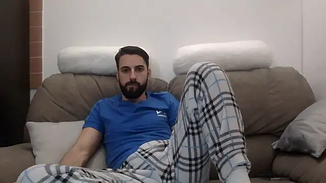 Amicisegreti online show from January 14, 2026, 8:58 pm