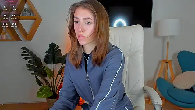 SweetVikki online show from January 19, 2026, 1:04 pm