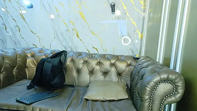 Olivia11  online show from December 23, 2025, 10:57 am