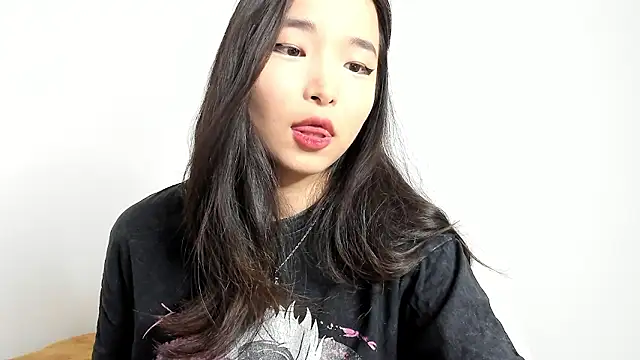 Soyun Mia online show from January 13, 2026, 4:34 pm