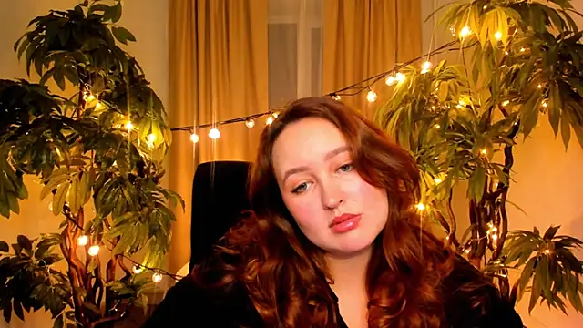 Snapshot of LindaCarson chatting on November 18, 2025, 10:20 am LindaCarson online show from November 18, 2025, 10:20 am