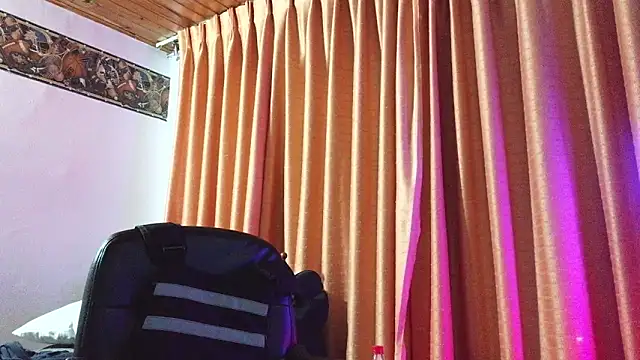 Snapshot of Axel-Cr0ss chatting on October 7, 2025, 11:57 pm Axel-Cr0ss online show from October 7, 2025, 11:57 pm