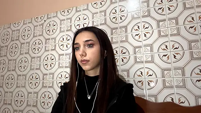 LinaMour online show from November 5, 2025, 10:10 pm