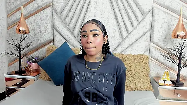 SkylerBloomm online show from November 19, 2025, 2:33 am