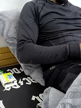 yazinyazin1 online show from November 26, 2025, 1:12 pm